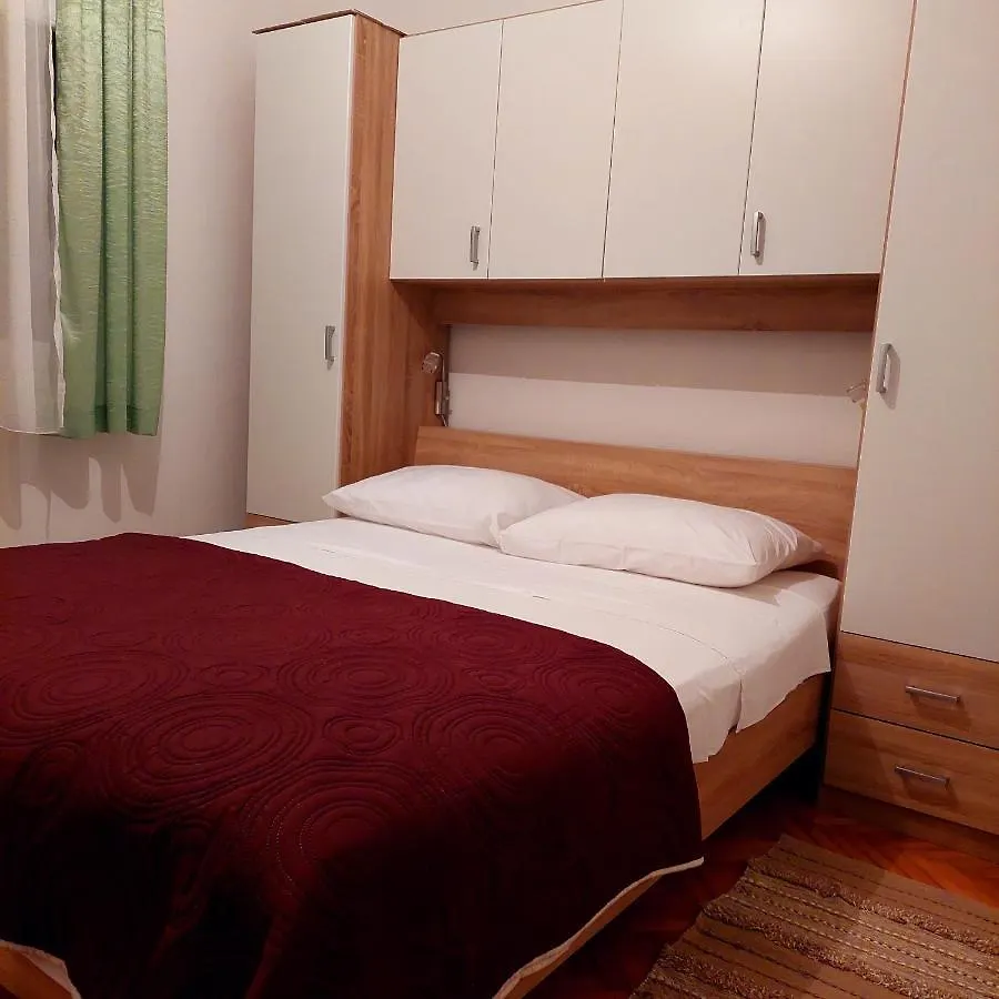 Apartments Branko Veli Rat